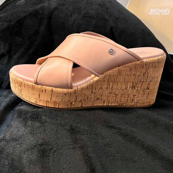 Michael Kors Cary leather wedge sandal - Picture 5 of 7